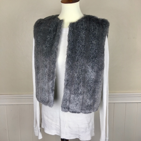 Jackets & Blazers - Gray Faux Fur Puffer Vest Size Medium